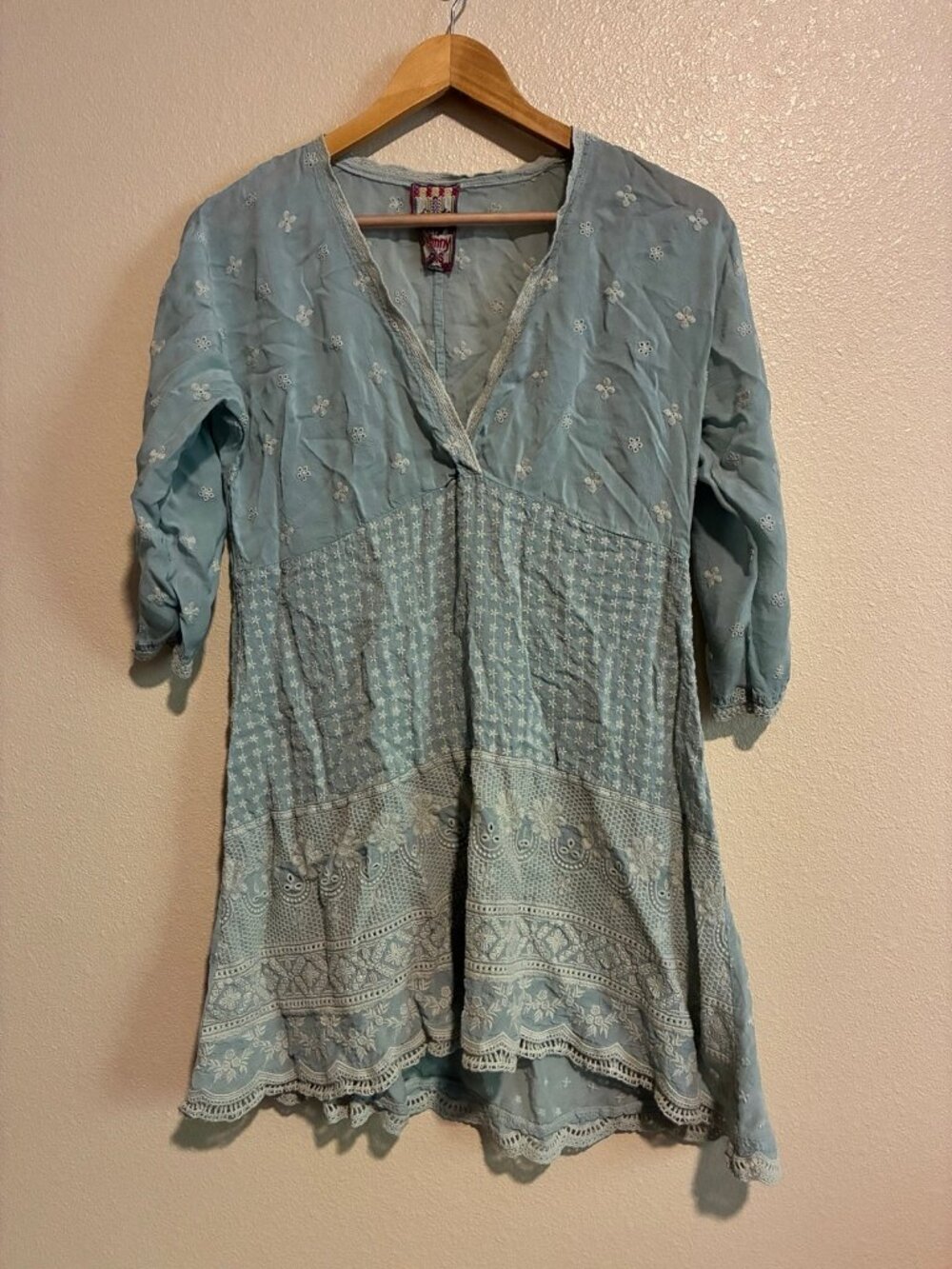 Johnny Was Women's Light Blue Embroidered Tunic Top